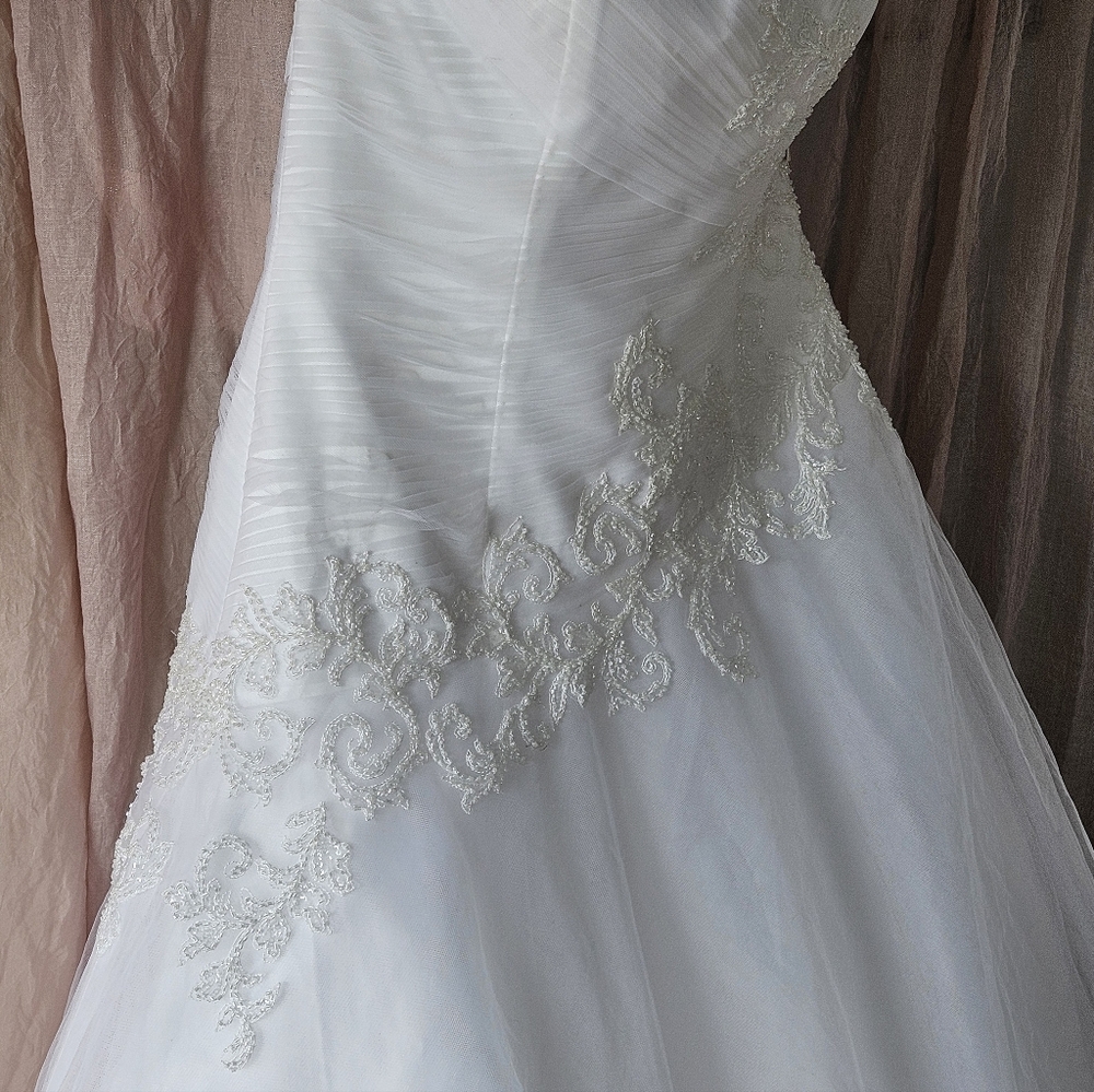 NEW White Gown - Picture 11 of 17